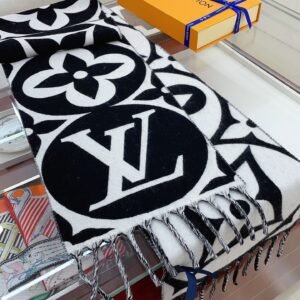 Louis Vuitton Medallion Scarf M79212